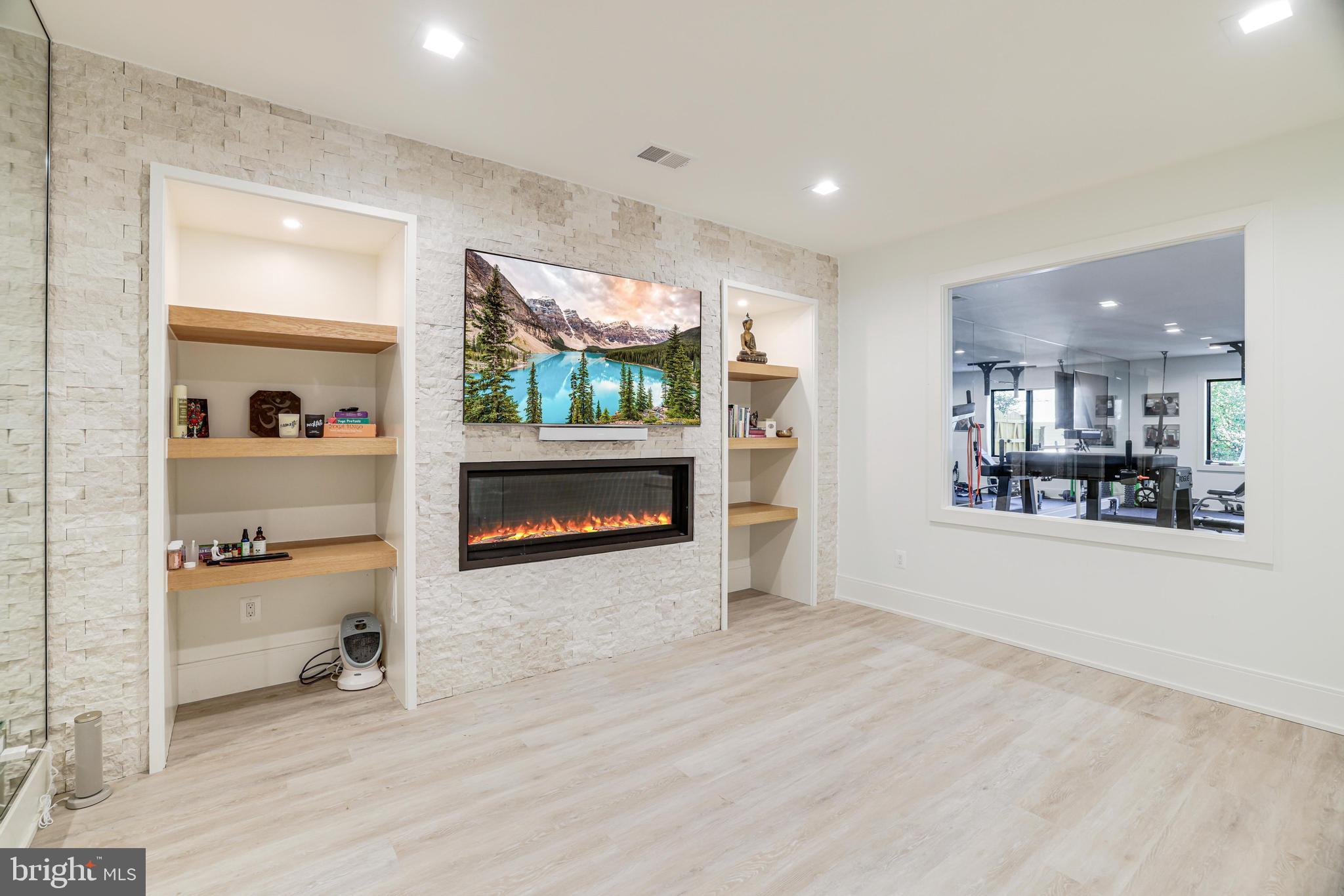 1544 Forest Villa Ln