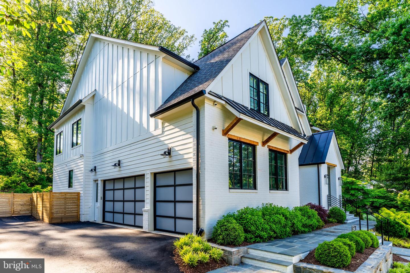 1544 Forest Villa Ln