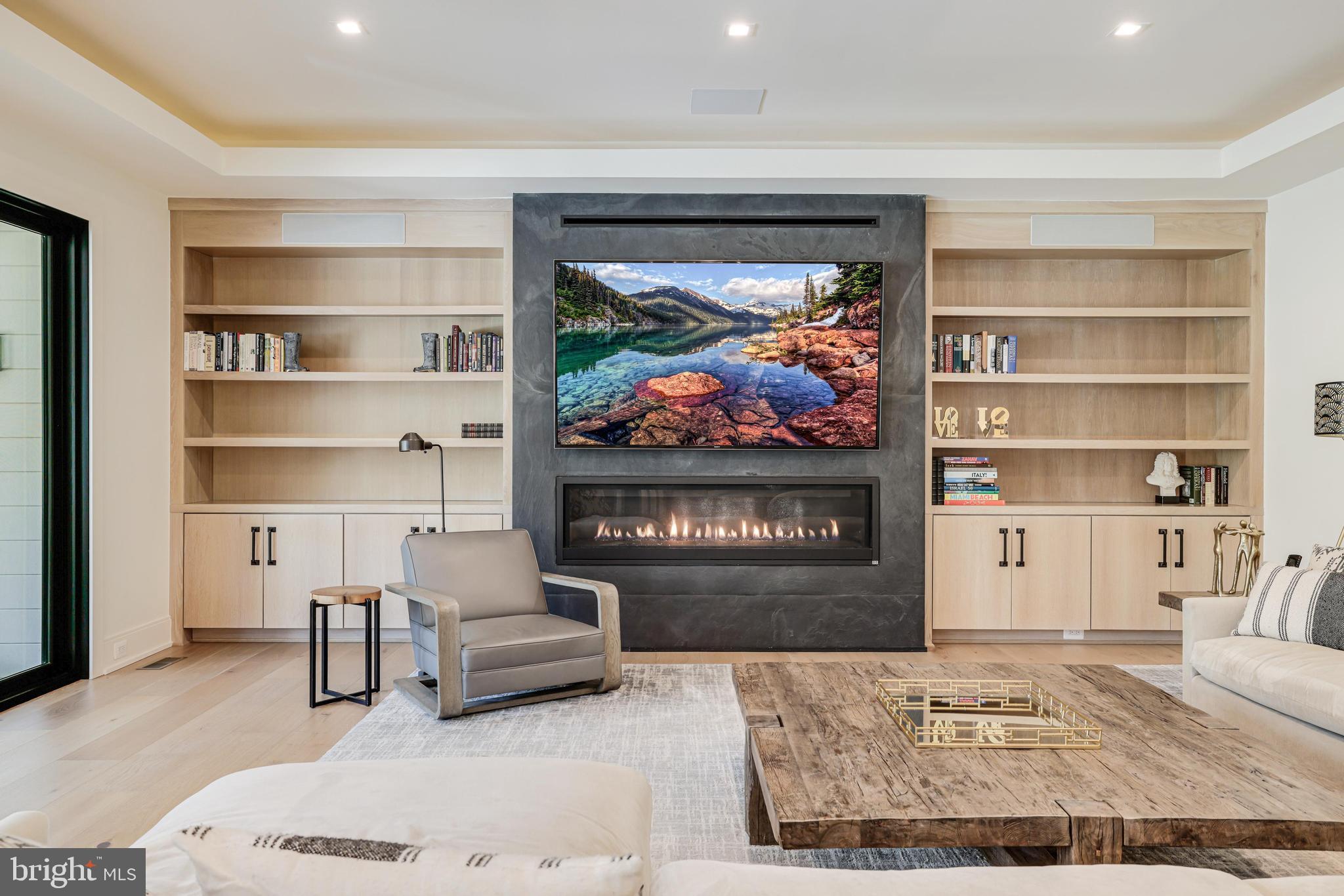 1544 Forest Villa Ln