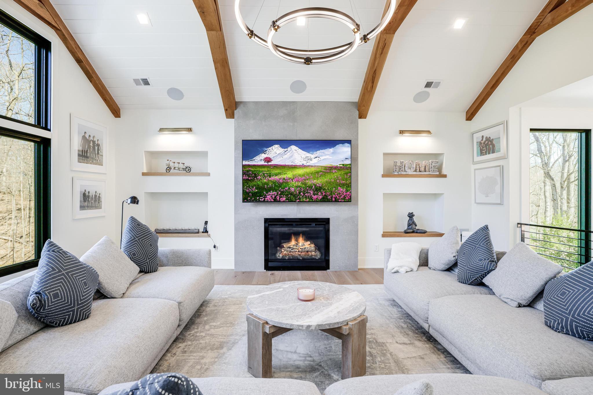 1544 Forest Villa Ln