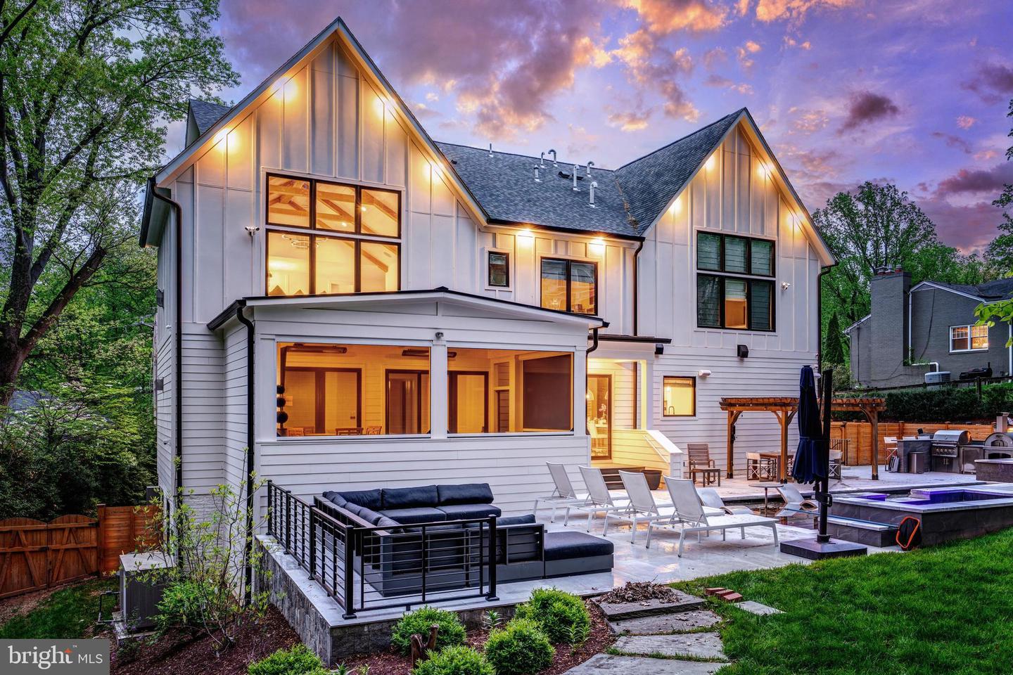1544 Forest Villa Ln