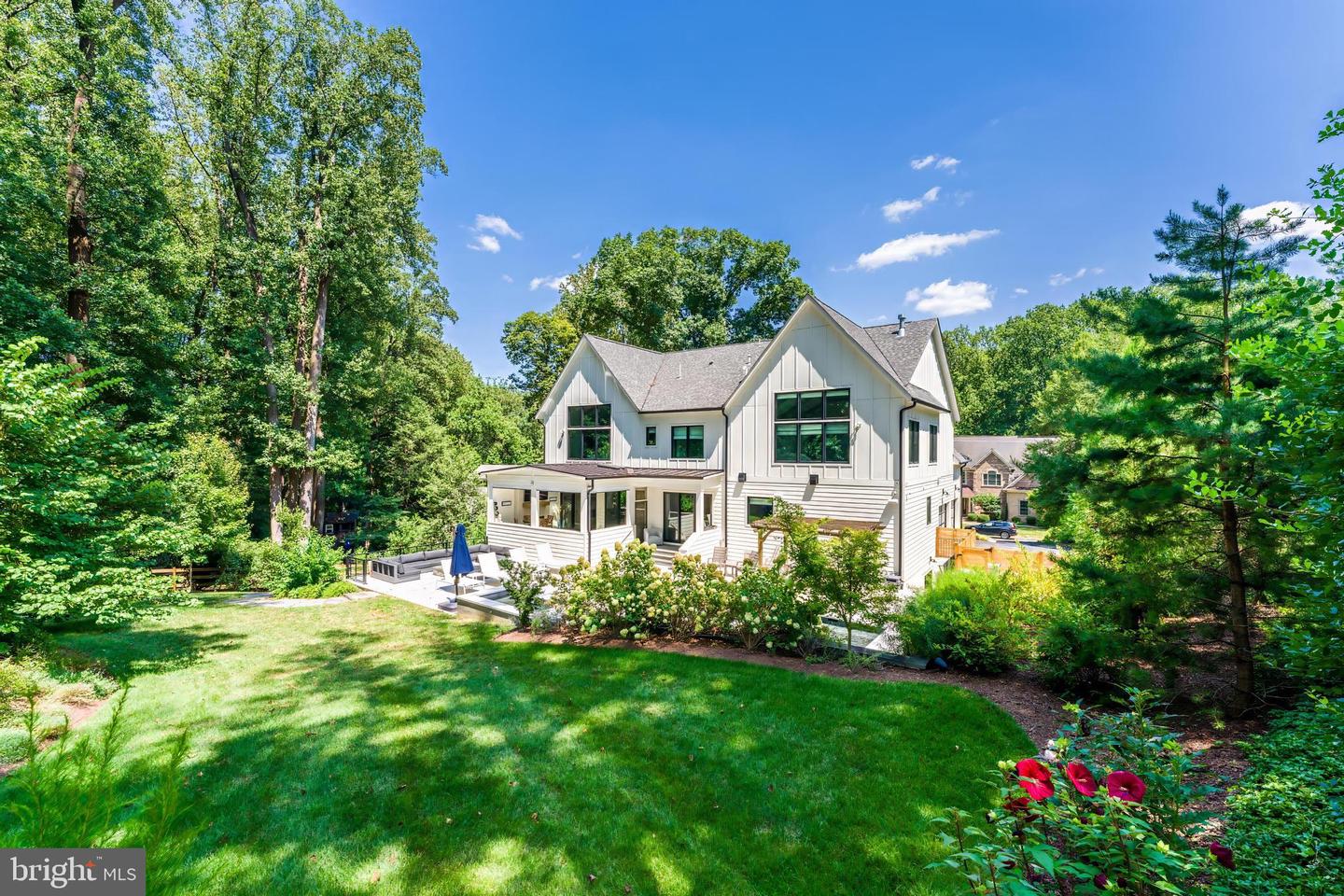 1544 Forest Villa Ln