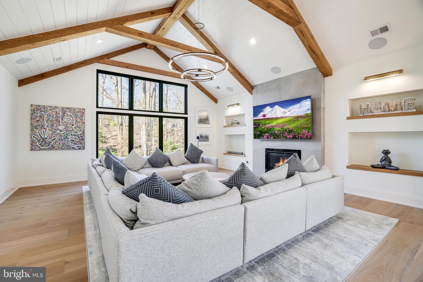 1544 Forest Villa Ln