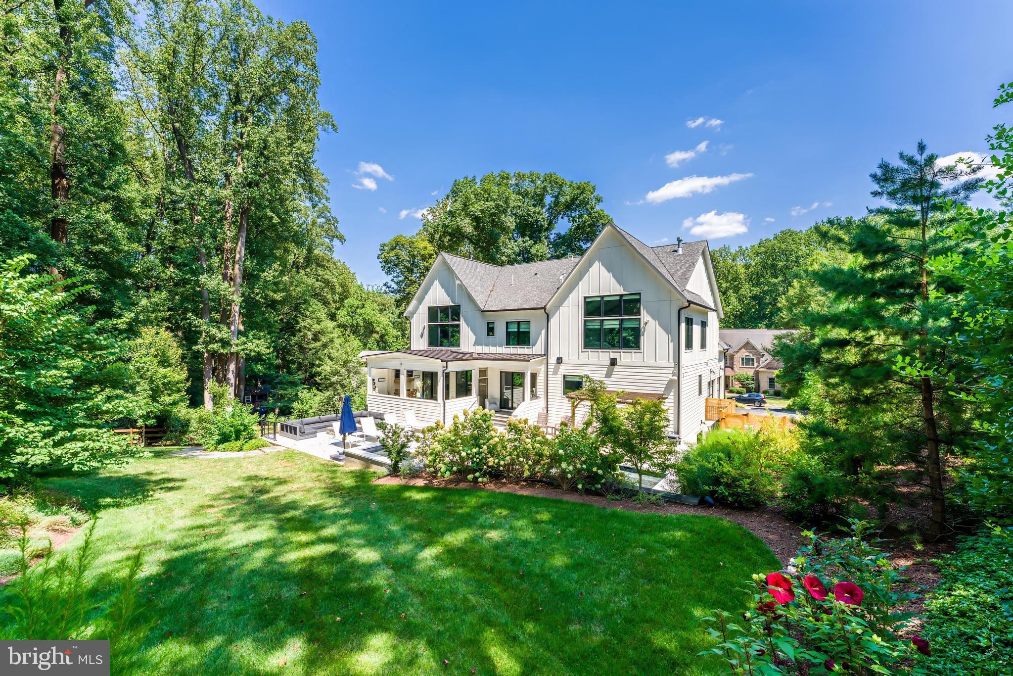 1544 Forest Villa Ln