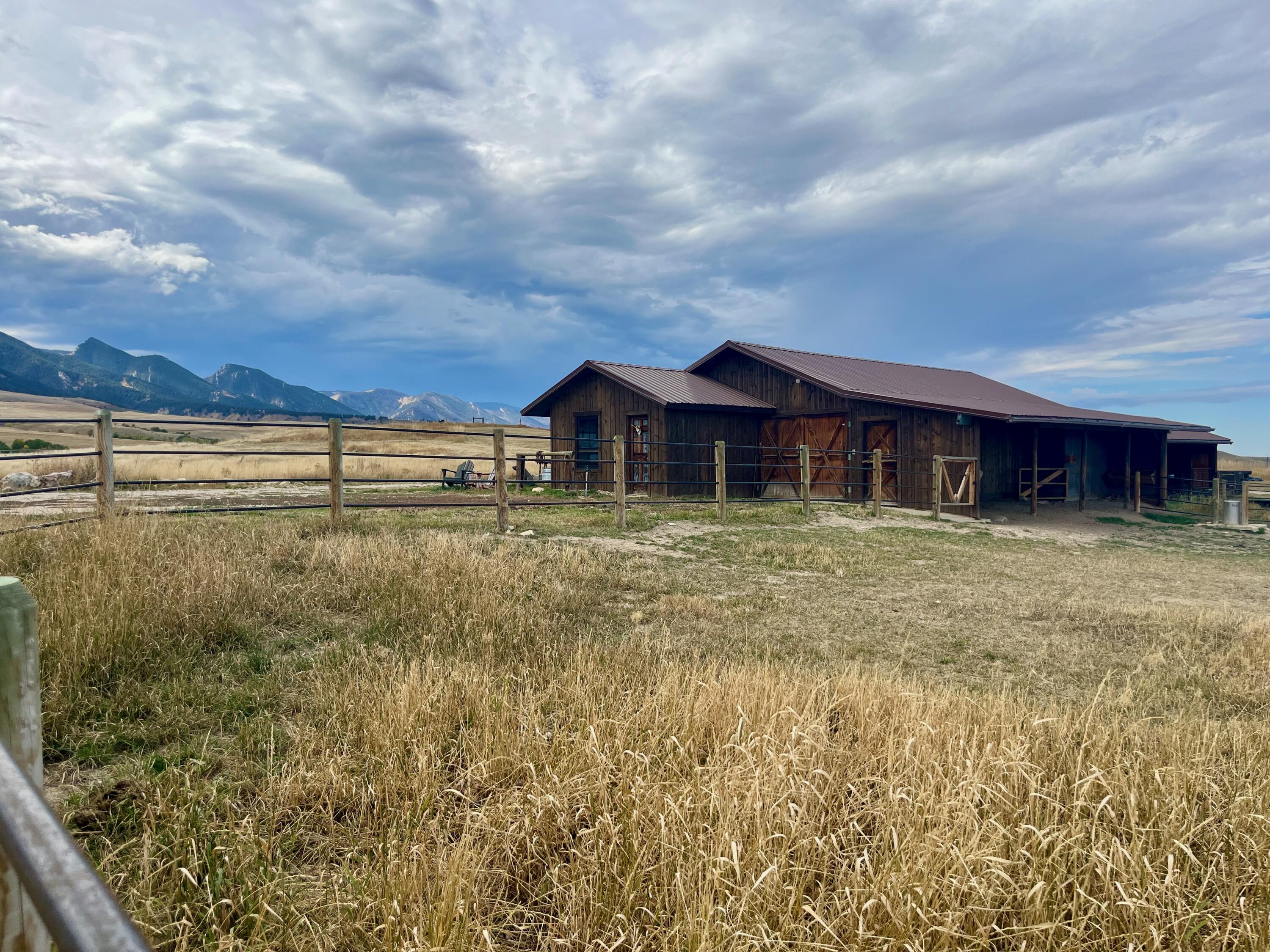 838 Hwy 335