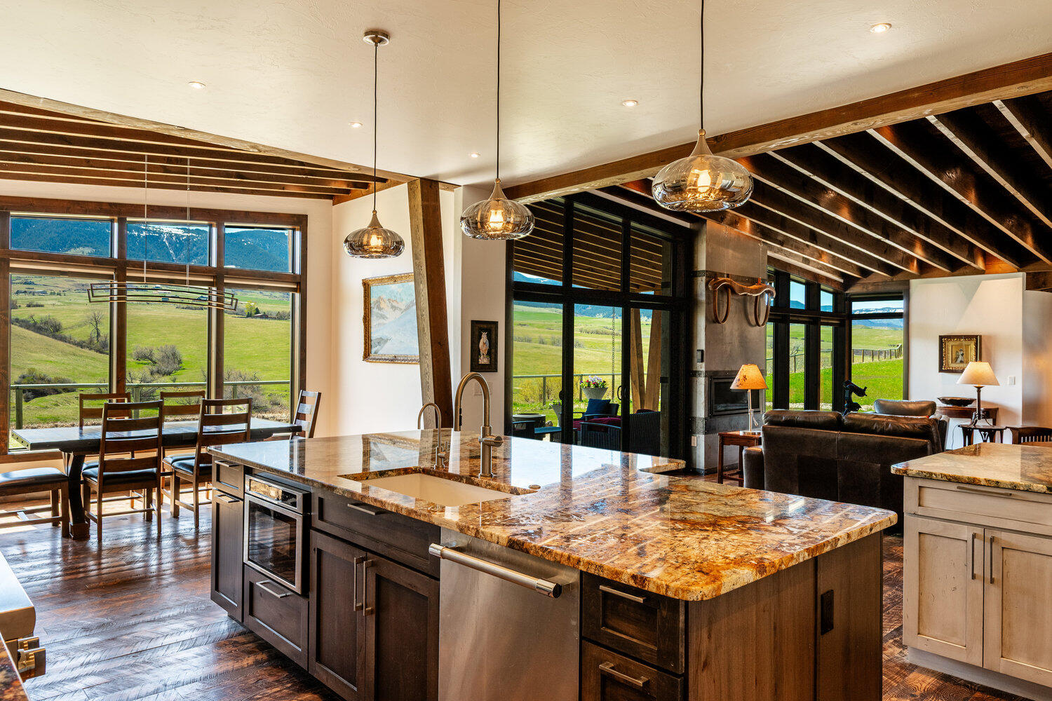 838 Hwy 335
