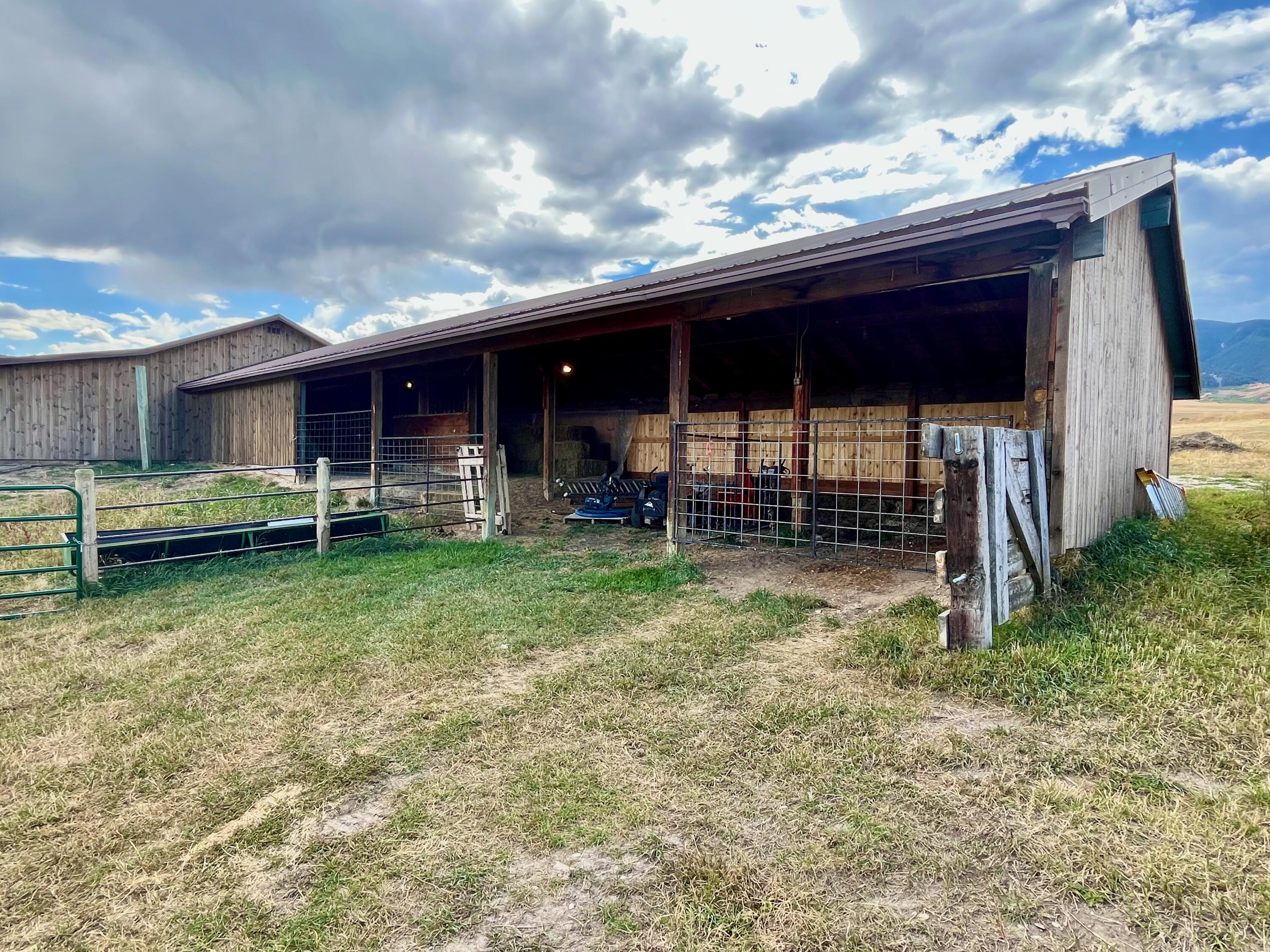 838 Hwy 335
