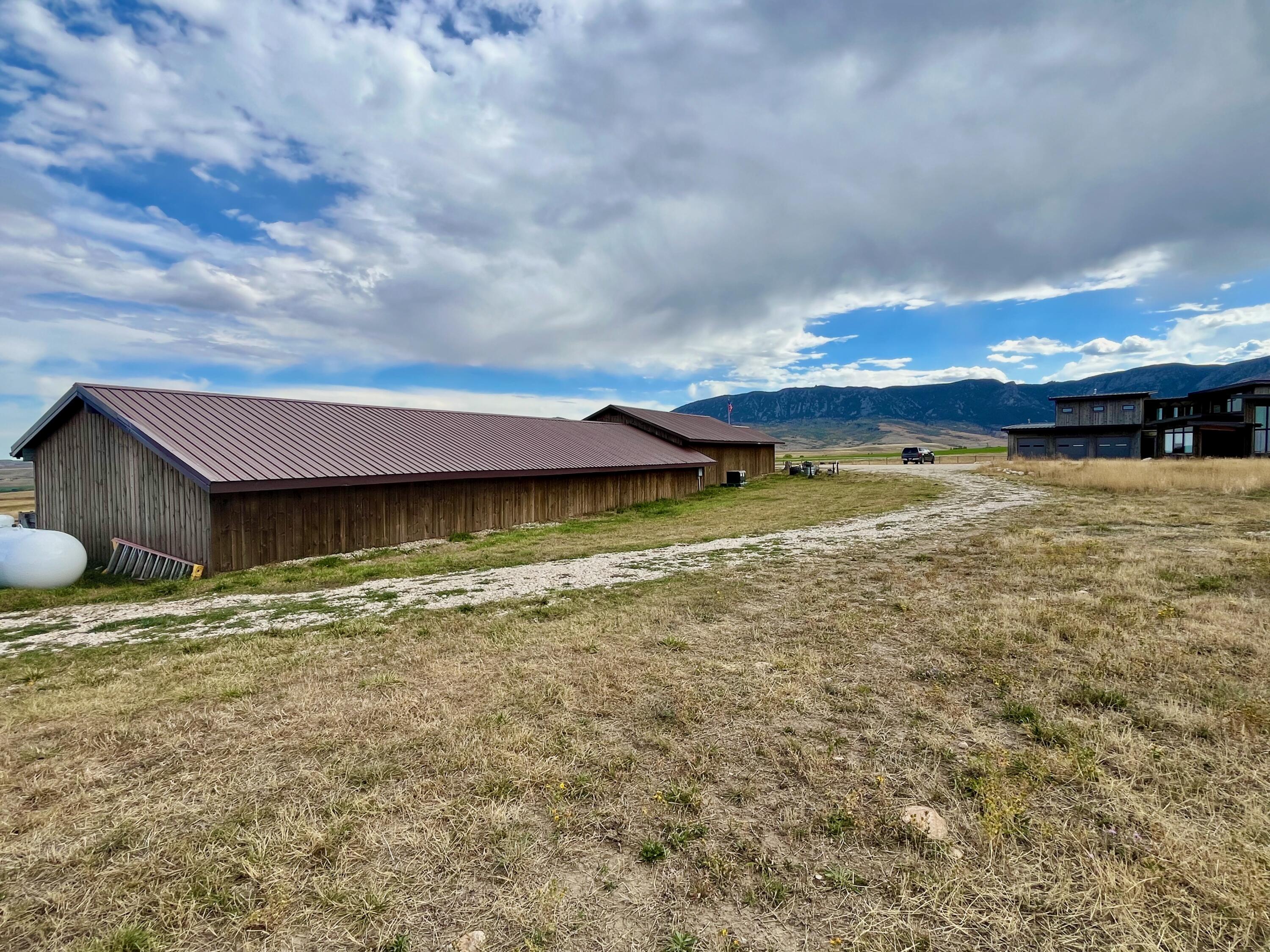 838 Hwy 335