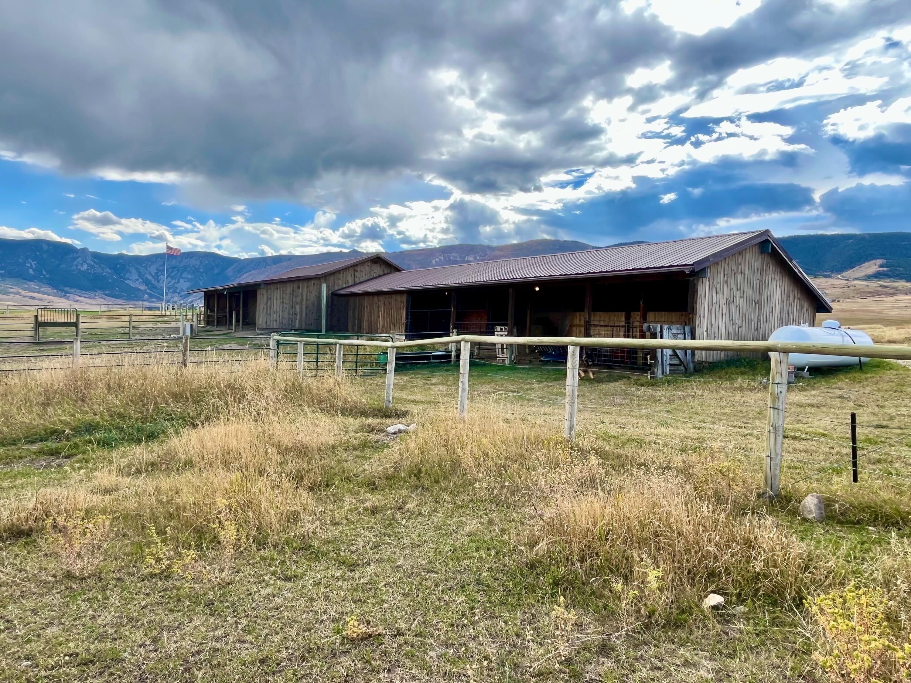 838 Hwy 335
