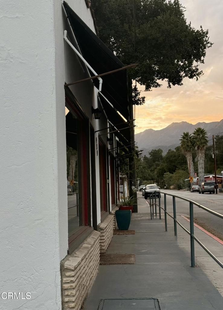 445 W El Roblar Ave Drive