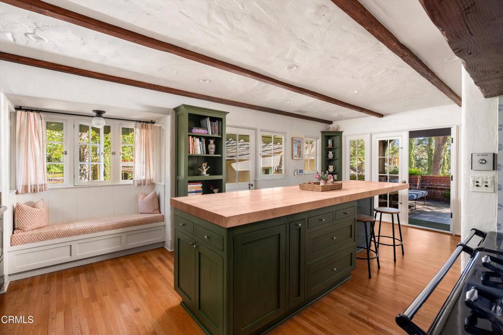 1104 Foothill Road