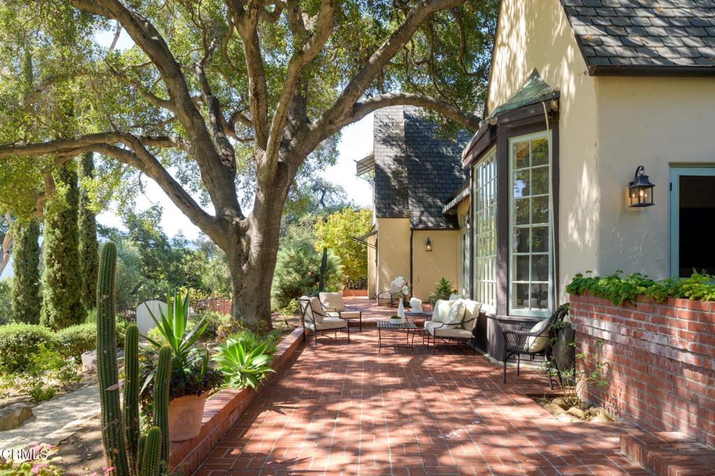 1104 Foothill Road