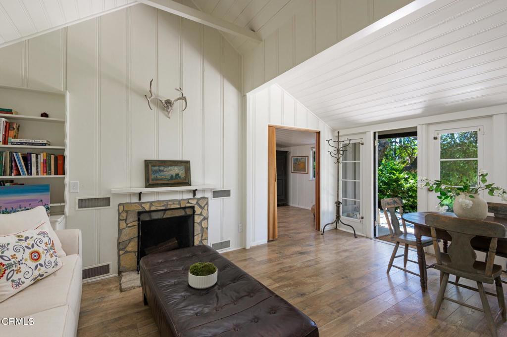 1104 Foothill Road