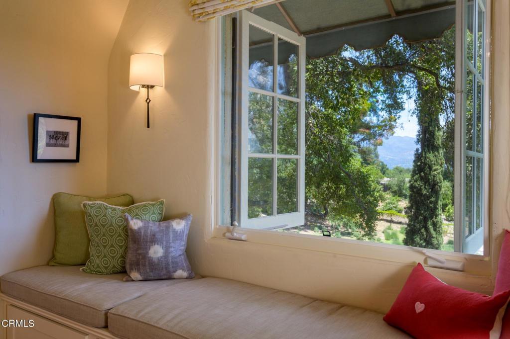 1104 Foothill Road