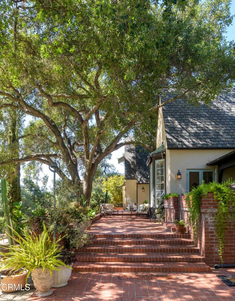 1104 Foothill Road