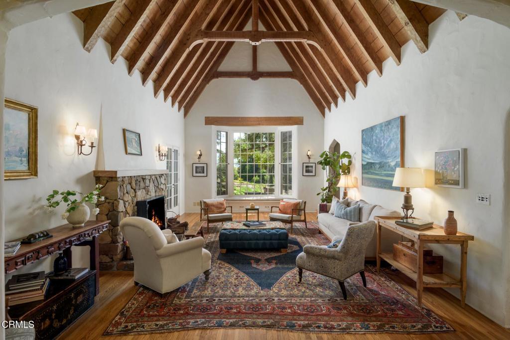 1104 Foothill Road