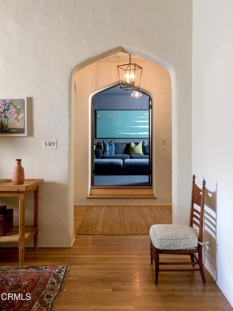 1104 Foothill Road