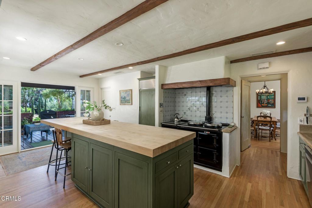 1104 Foothill Road