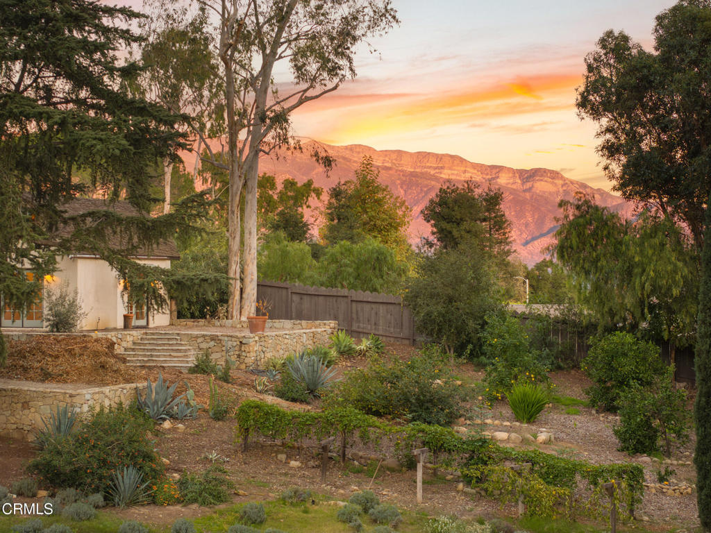 1104 Foothill Road