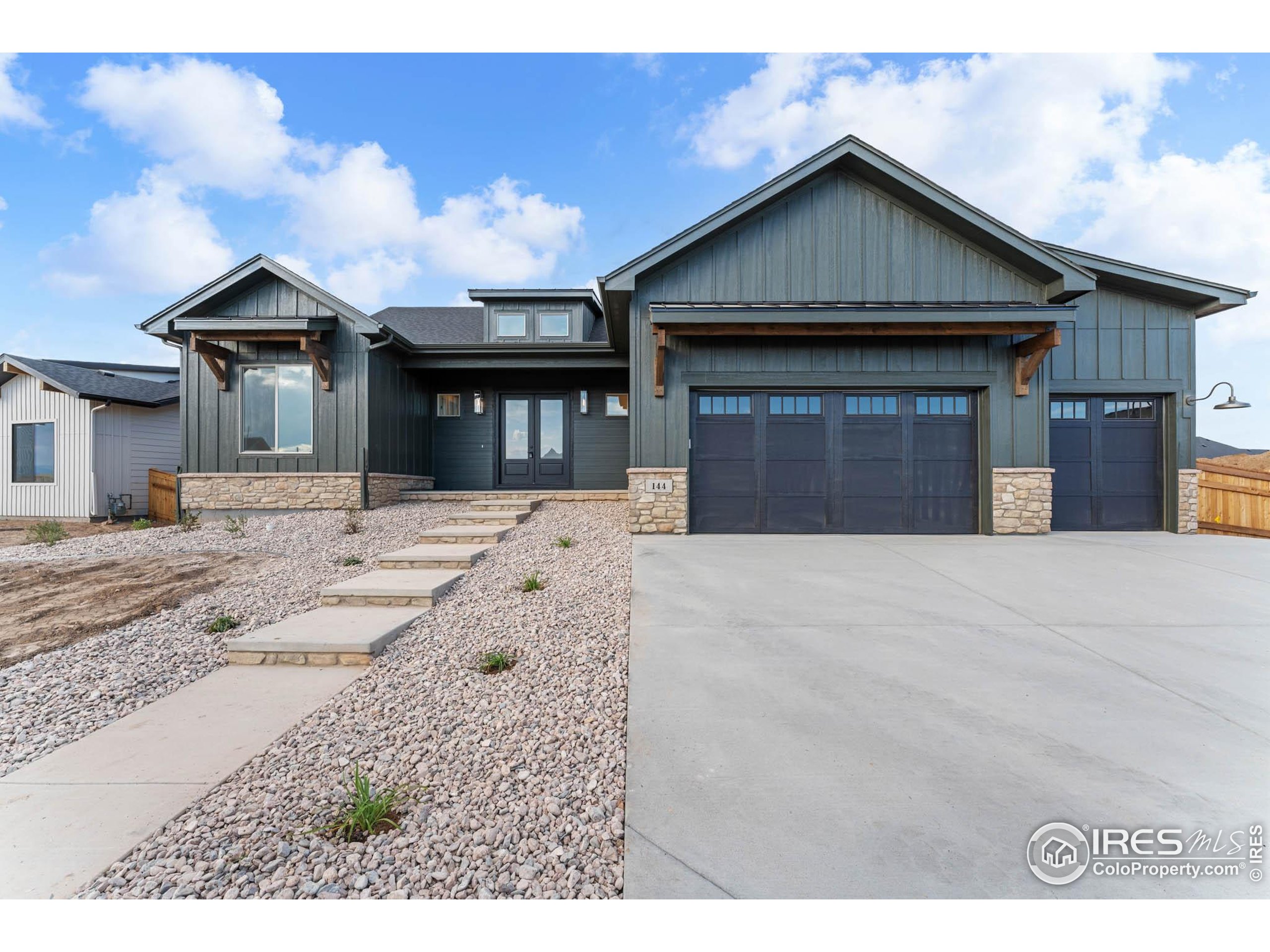 144 Boxwood Dr