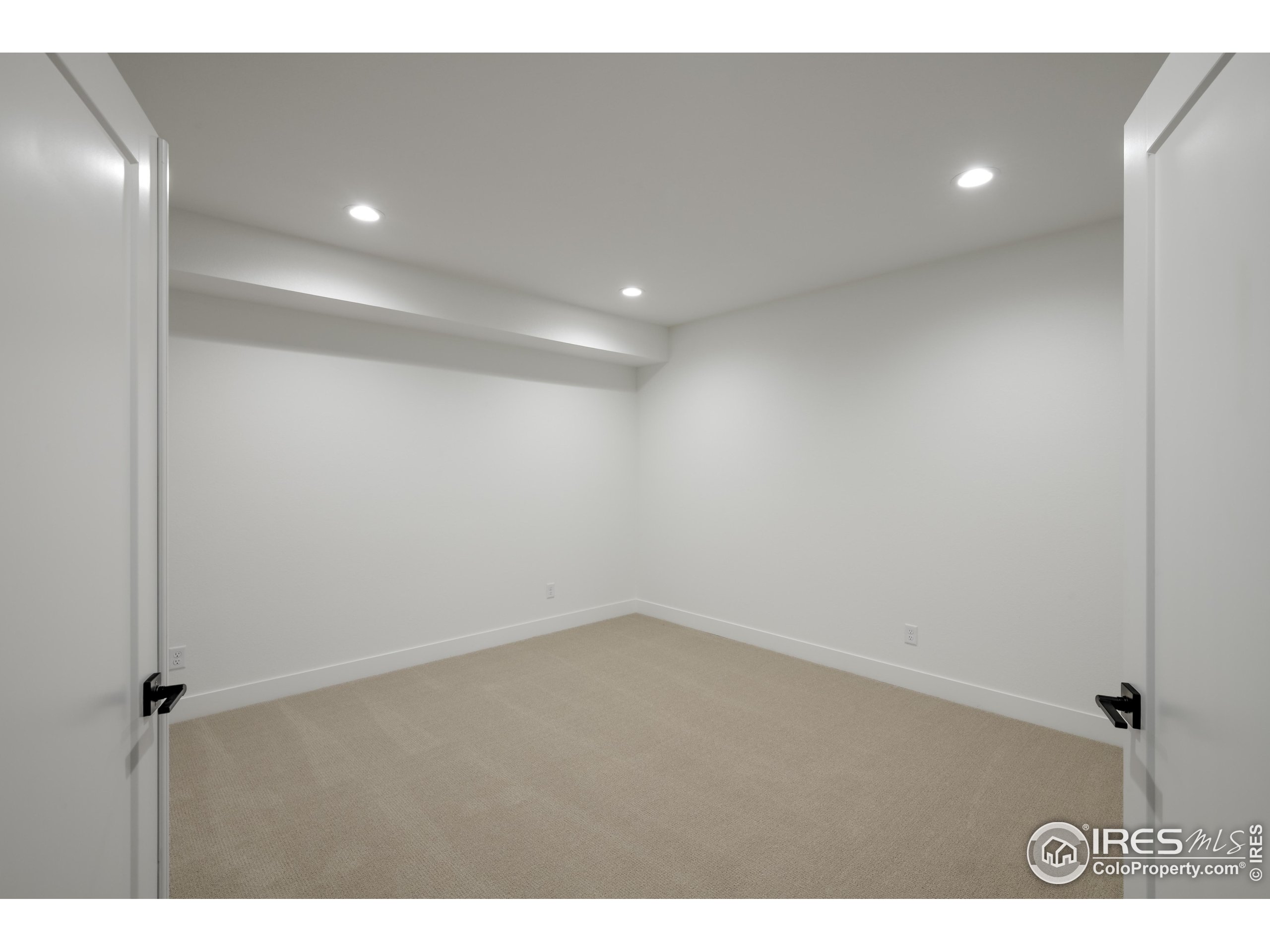 145 Boxwood Dr