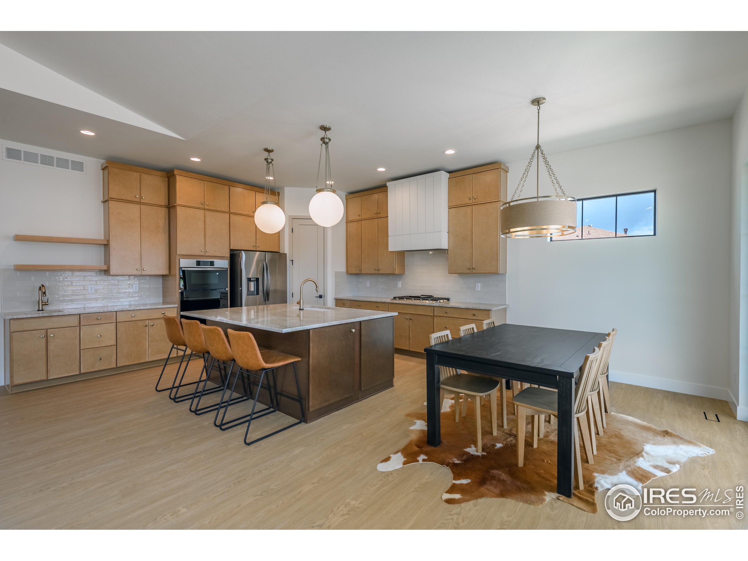 165 Boxwood Dr