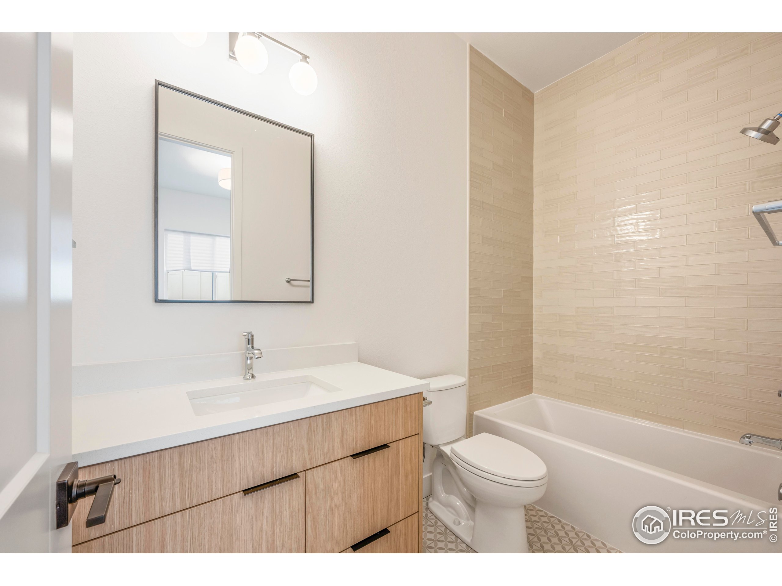 125 Boxwood Dr