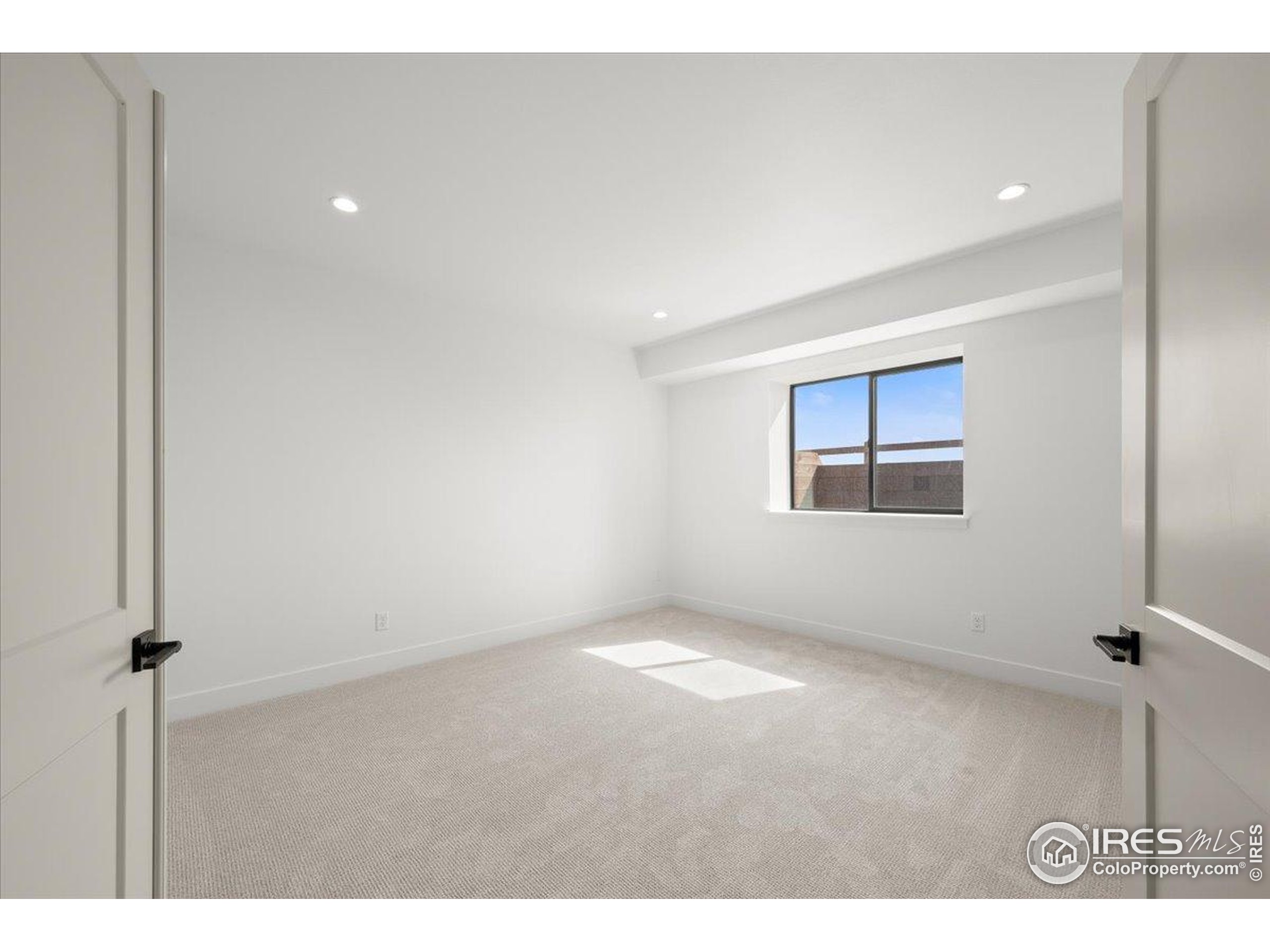 17 Boxwood Dr