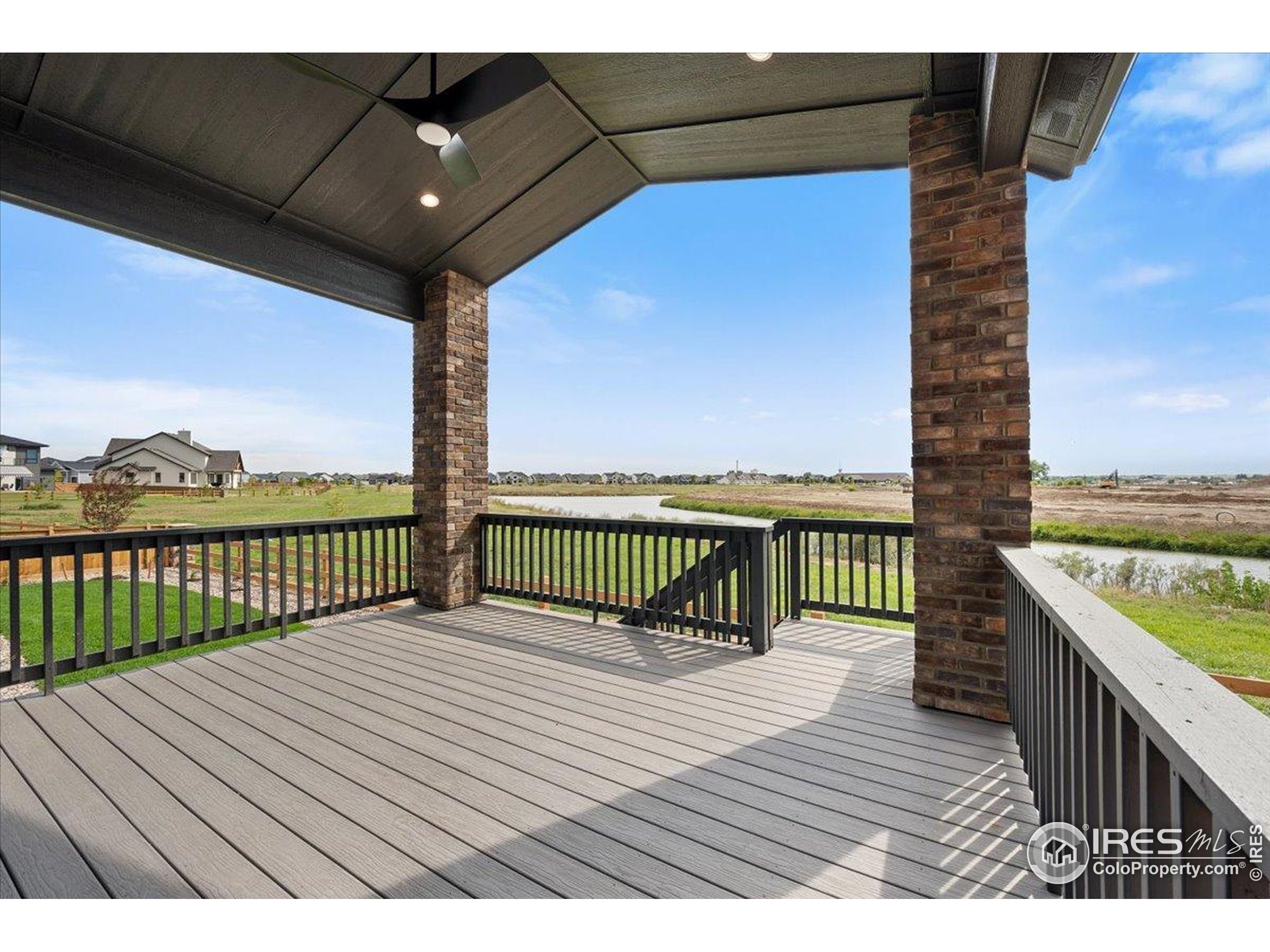 17 Boxwood Dr