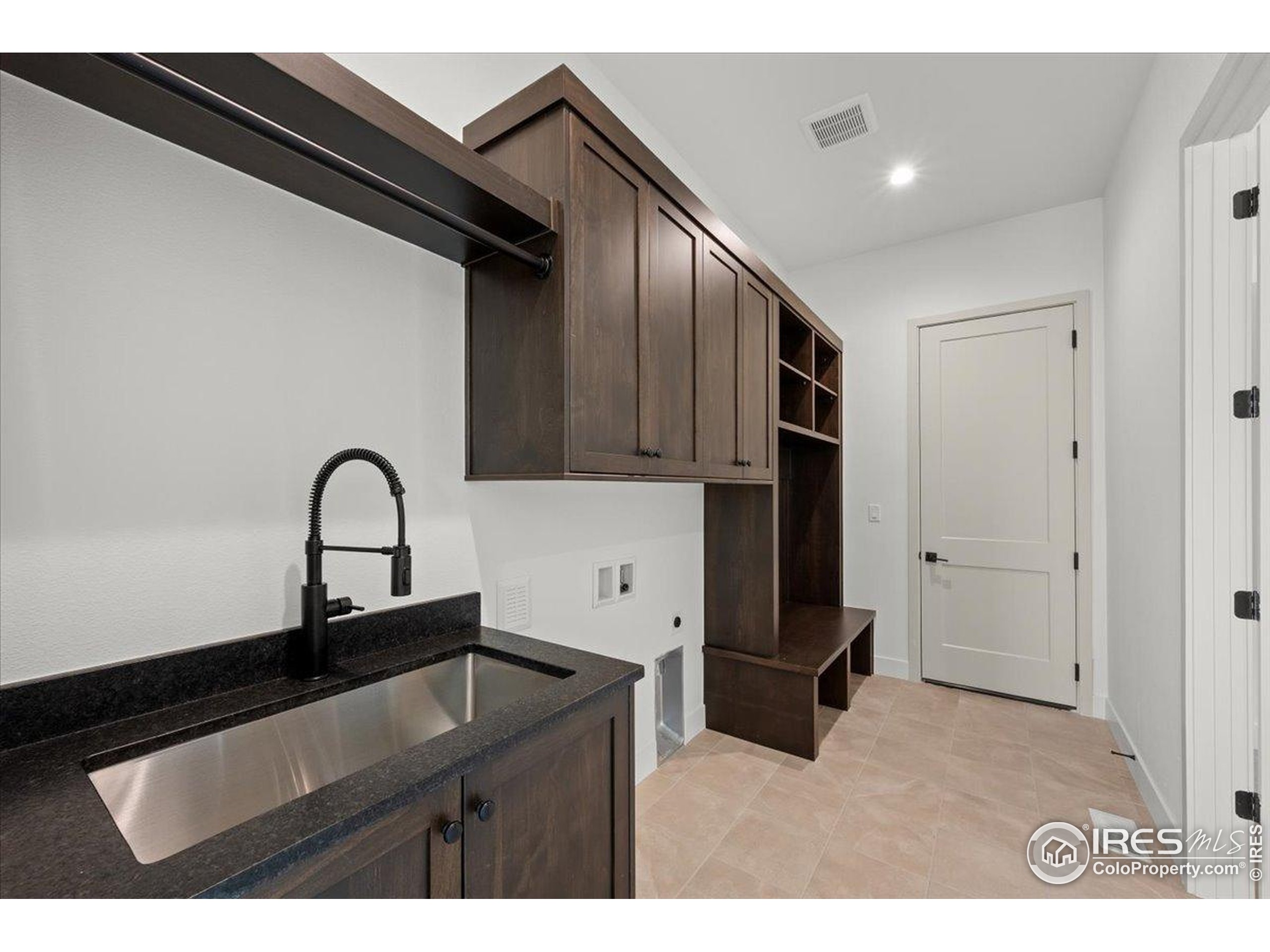 17 Boxwood Dr