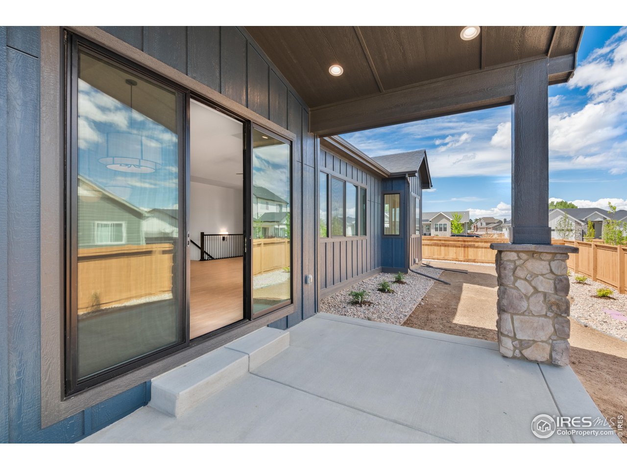 823 Clydesdale Ln