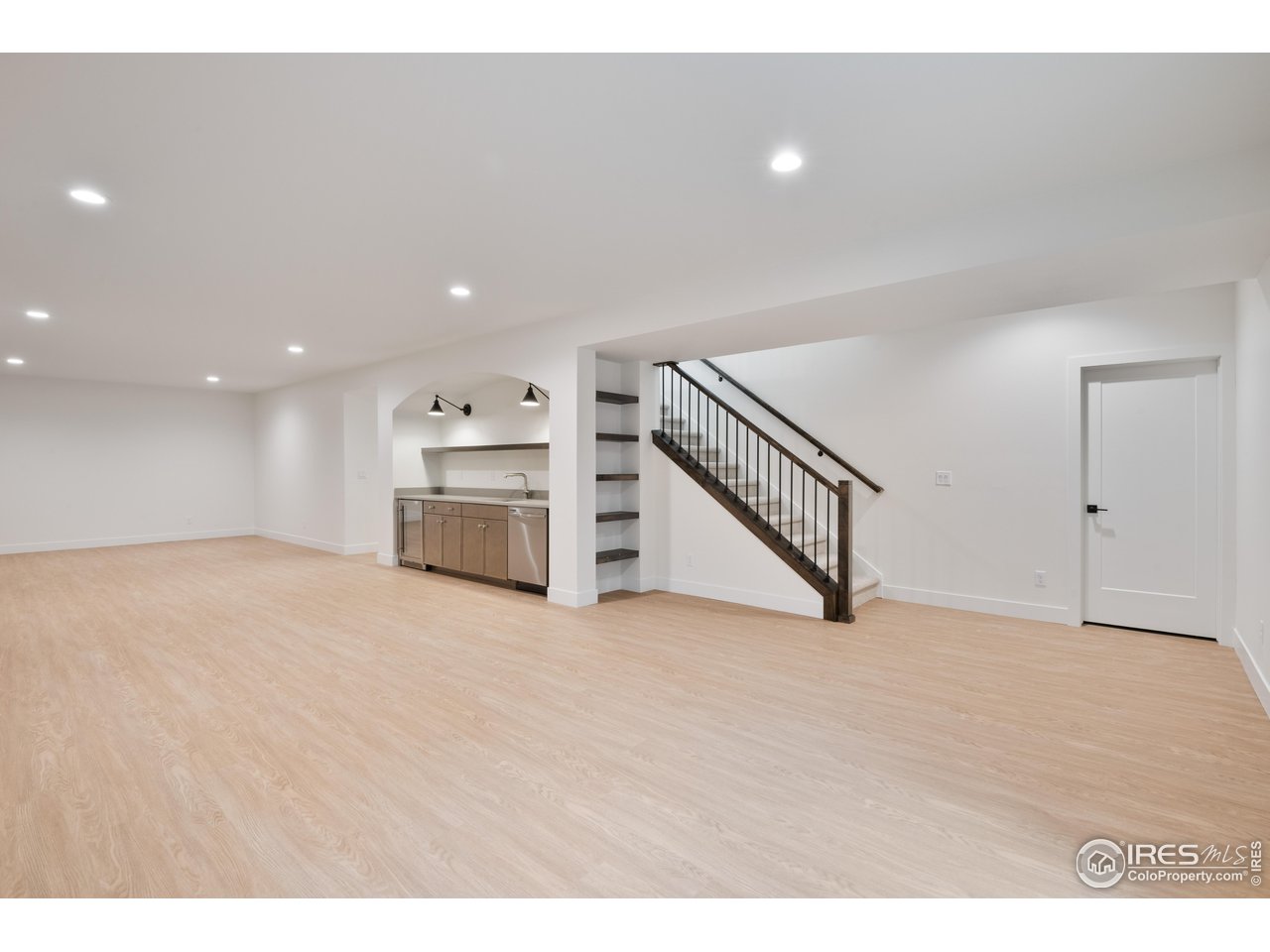 823 Clydesdale Ln