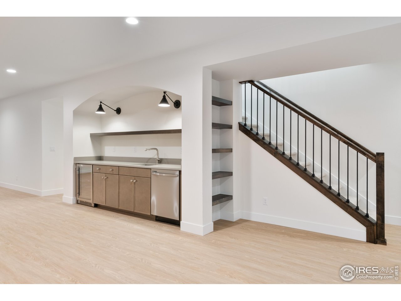 823 Clydesdale Ln