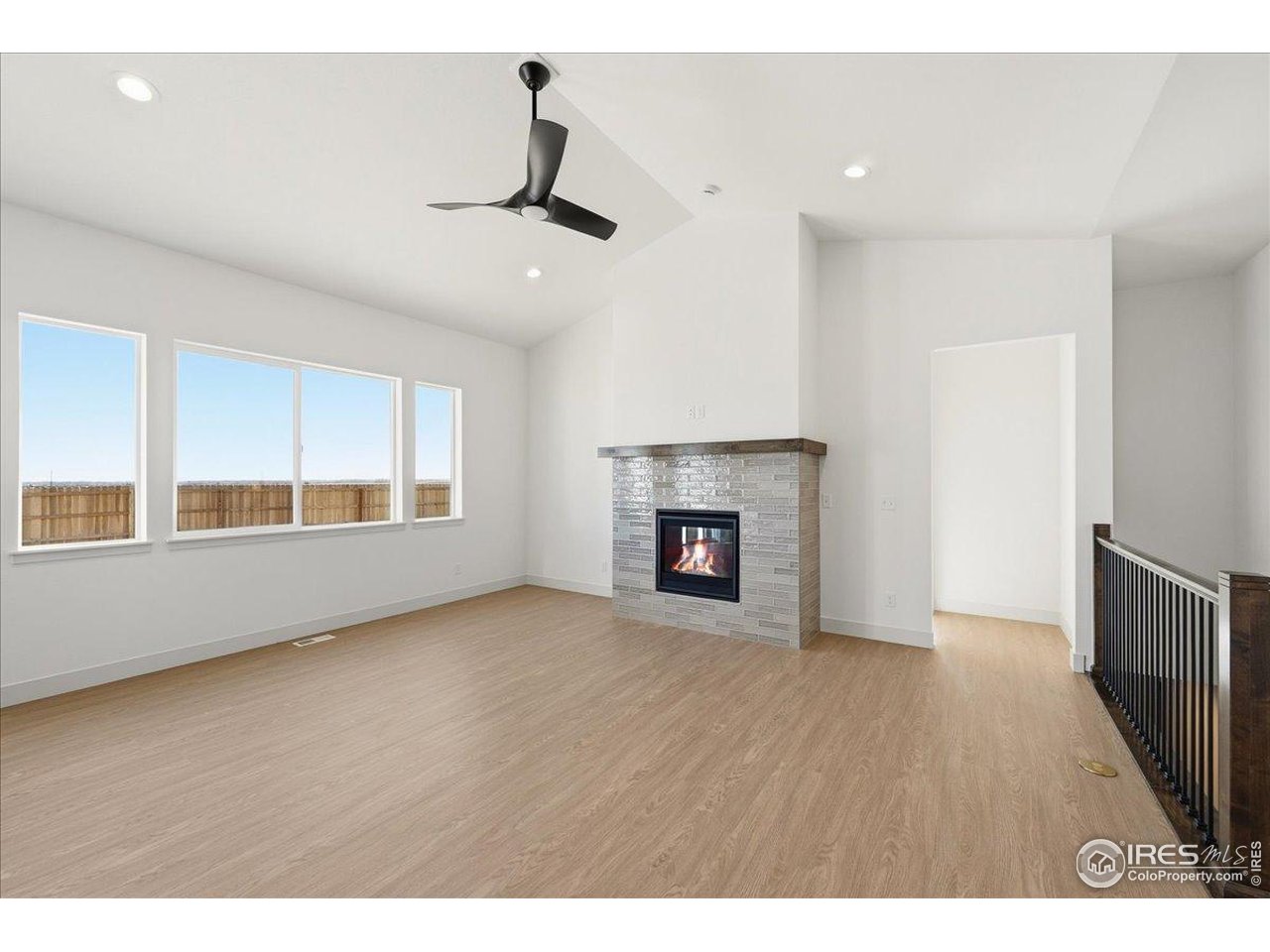 823 Clydesdale Ln