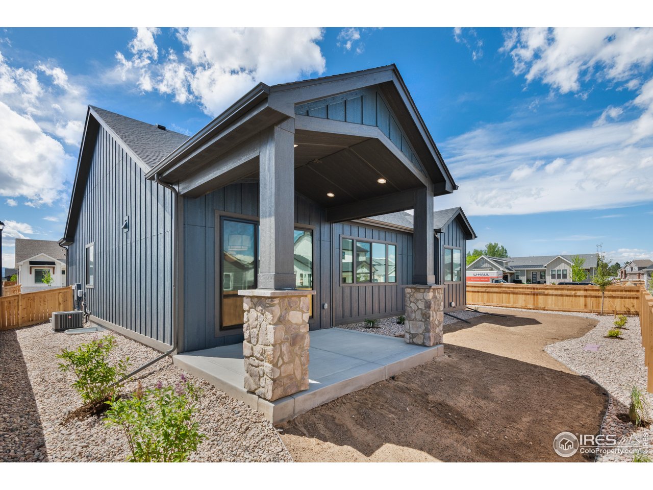 823 Clydesdale Ln