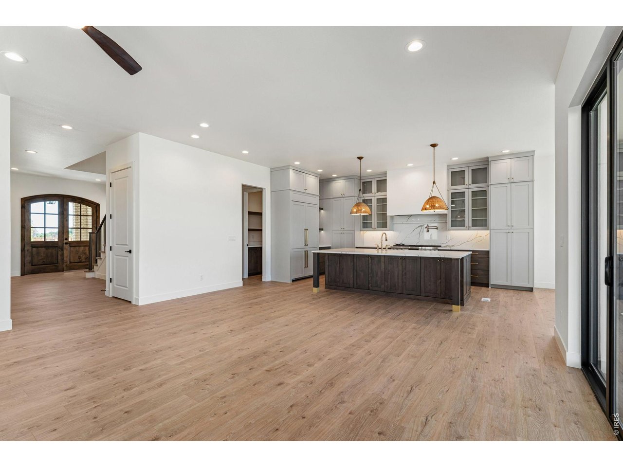 832 Clydesdale Ln