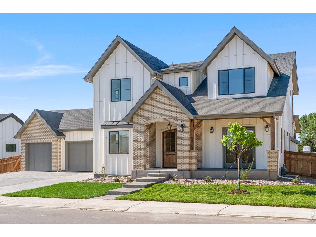 832 Clydesdale Ln