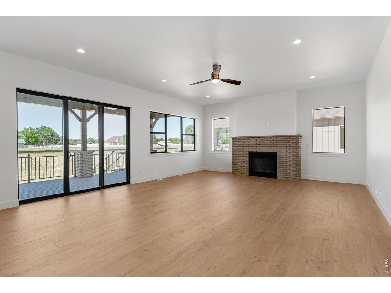 832 Clydesdale Ln