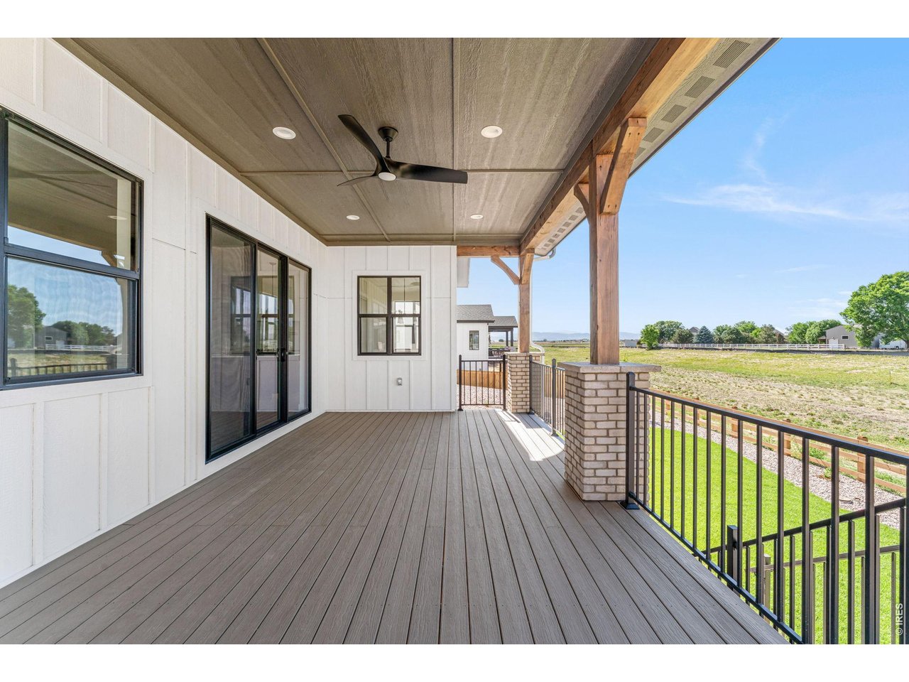 832 Clydesdale Ln