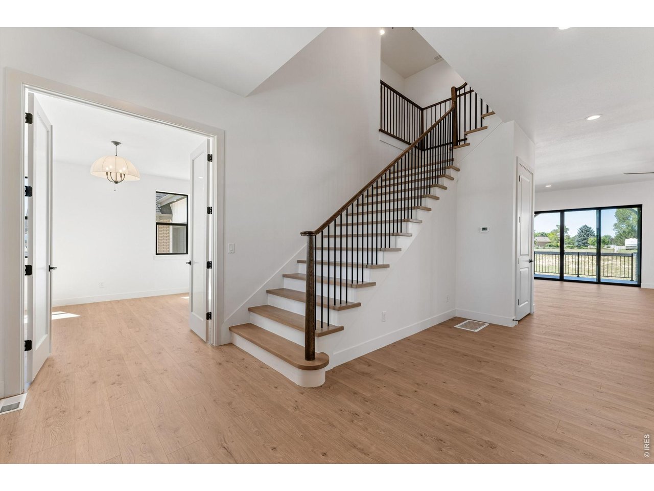 832 Clydesdale Ln