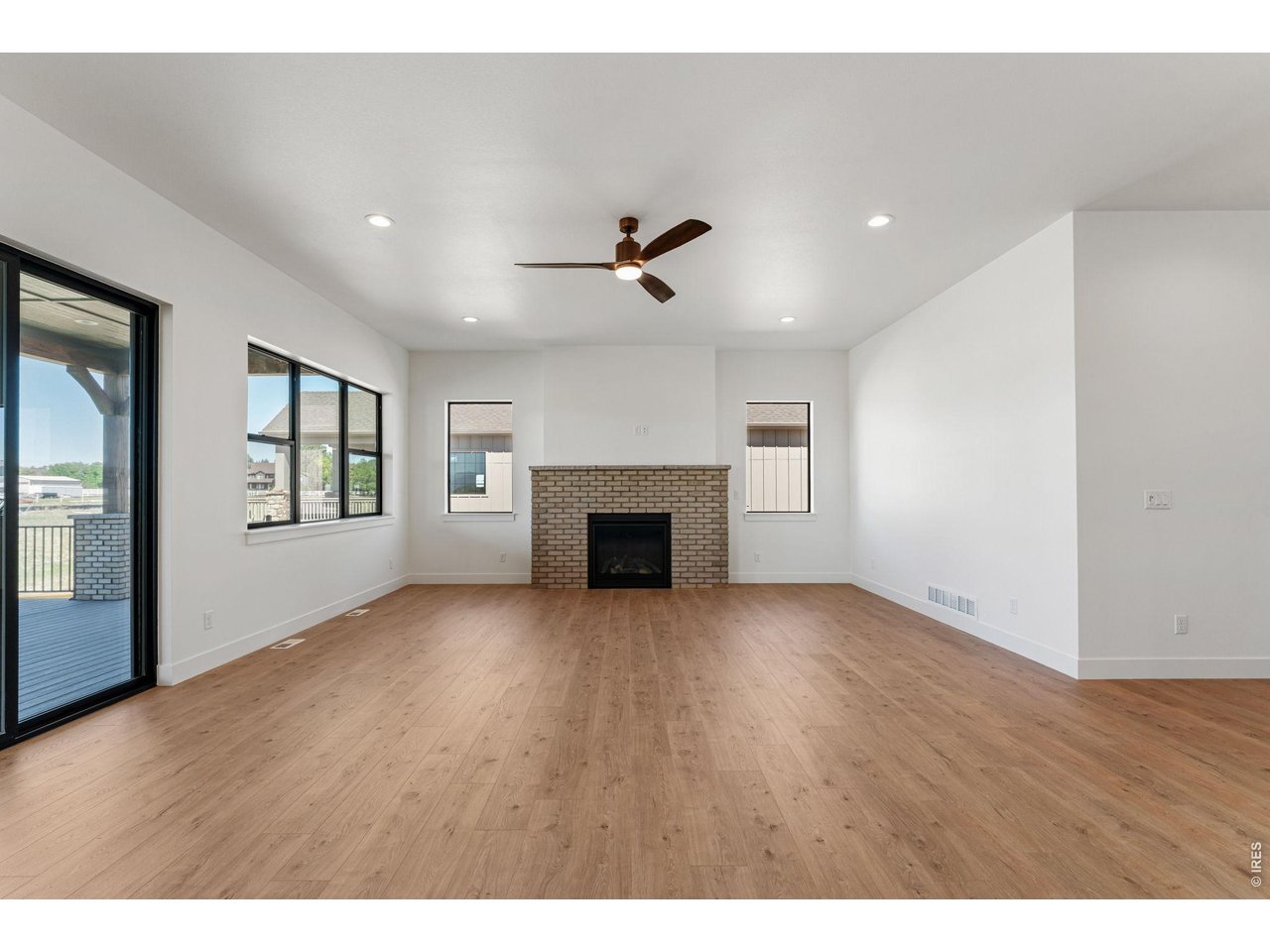 832 Clydesdale Ln