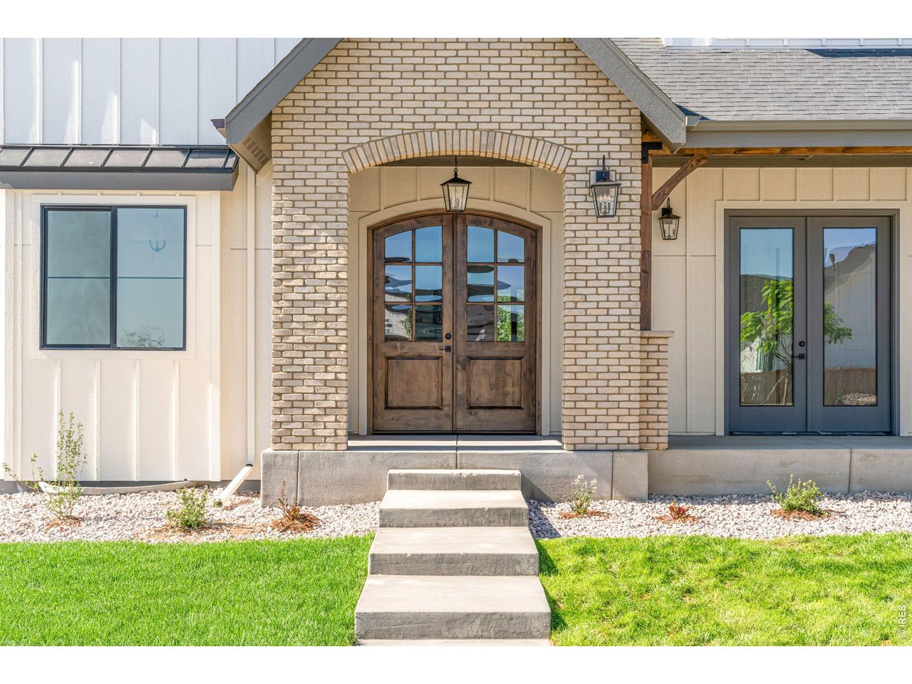 832 Clydesdale Ln