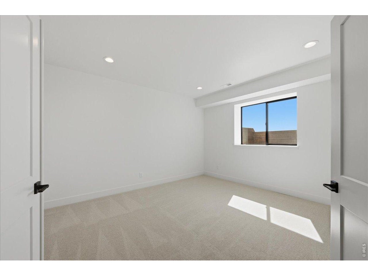 8 Blue Fortune Ct