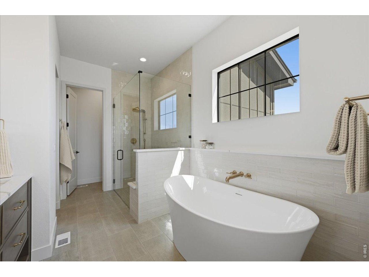 8 Blue Fortune Ct