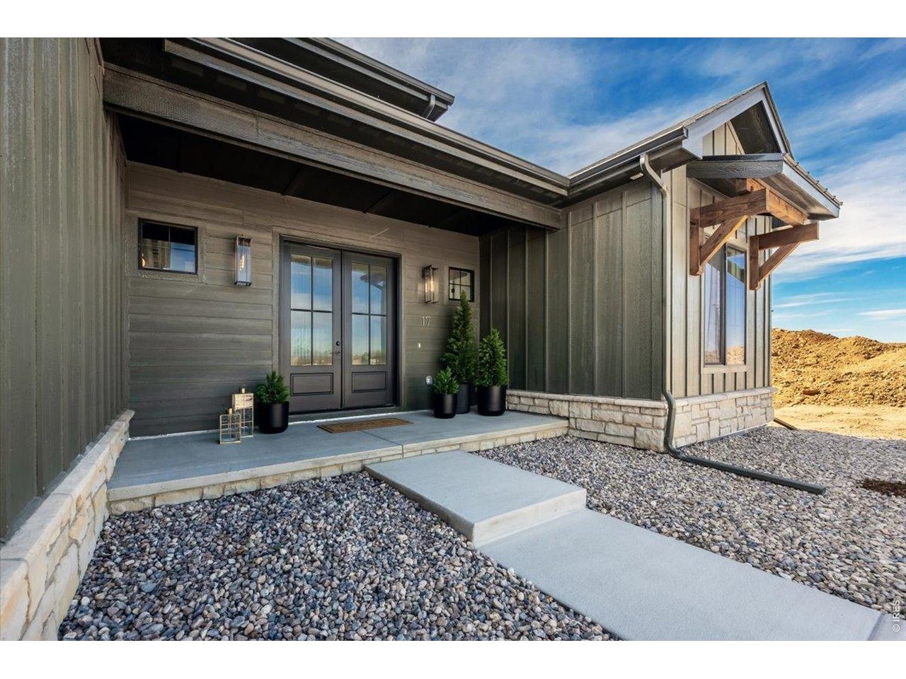 8 Blue Fortune Ct