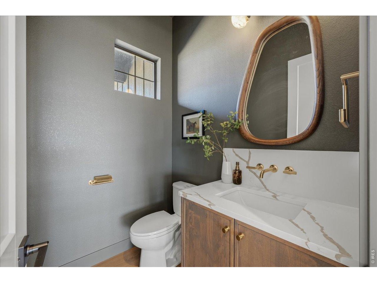 8 Blue Fortune Ct