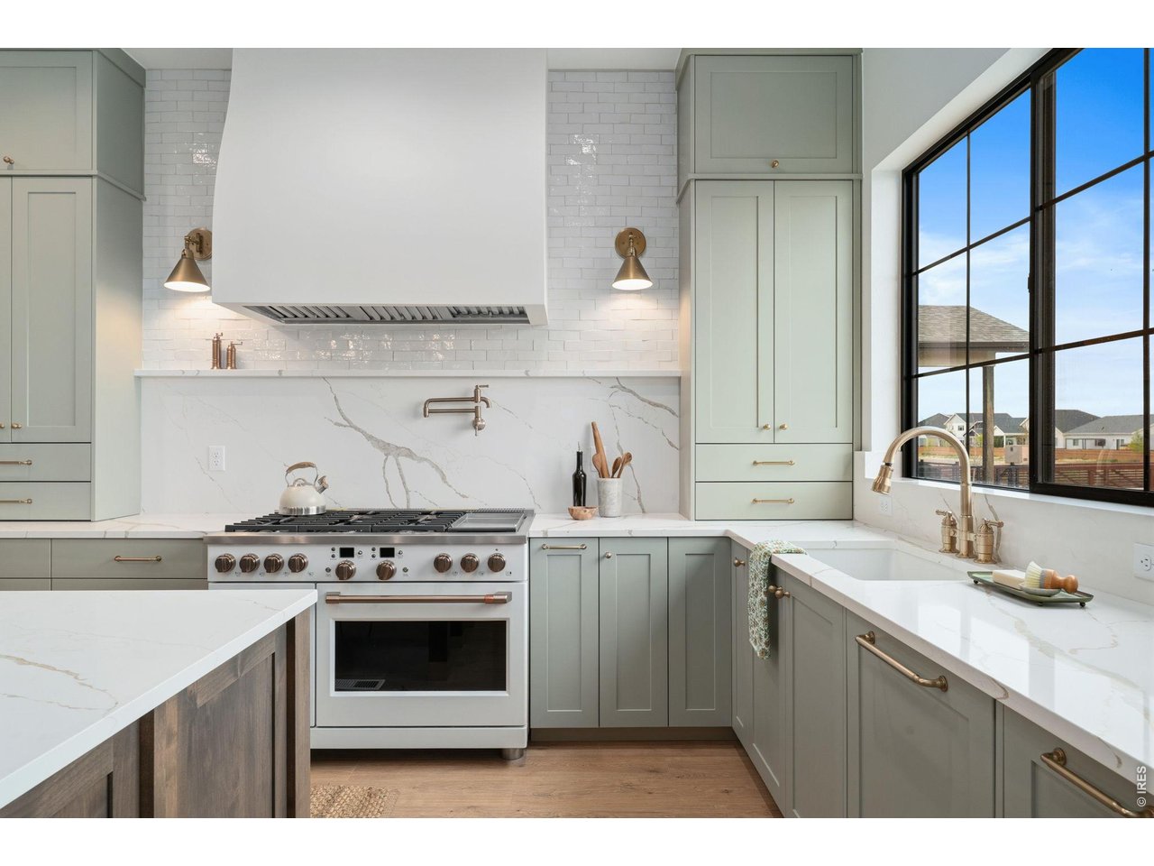 155 Boxwood Dr