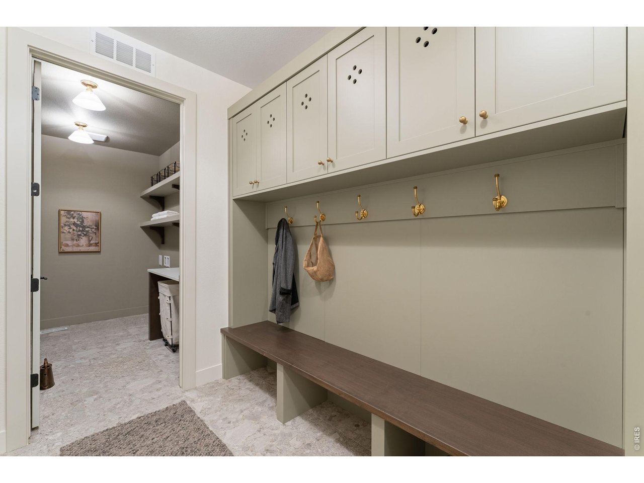 155 Boxwood Dr