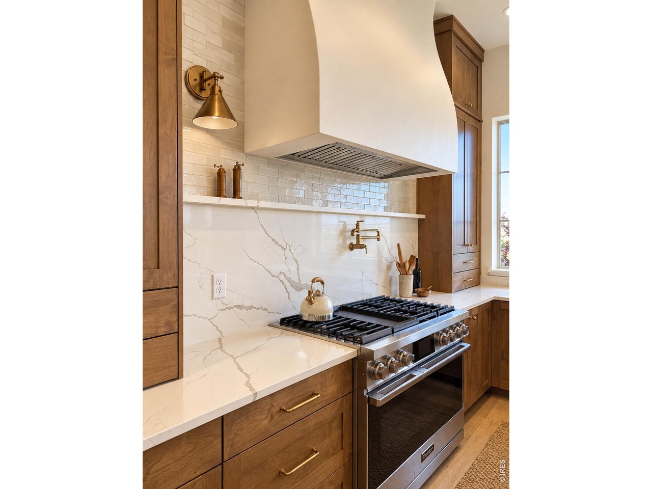 155 Boxwood Dr