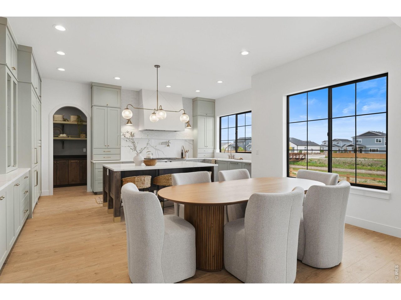 155 Boxwood Dr